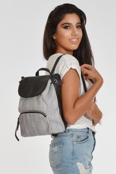 Önde Fermuarlı Cepli Ekoseli Deri Kadın Sırt Çantası - SIYAH