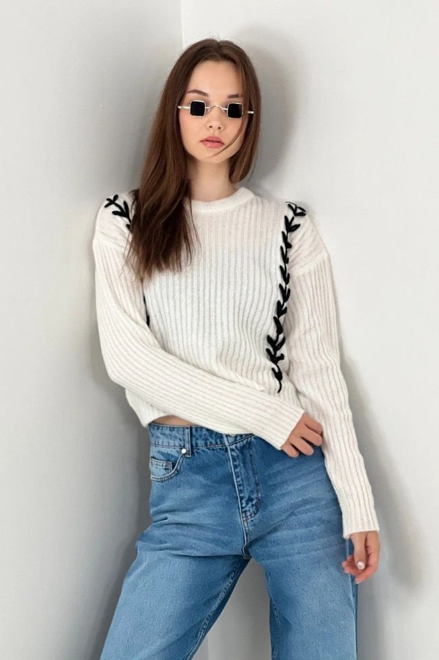 Miss Poem Önü Sarmaşık El İşlemeli Kazak  - Ekru