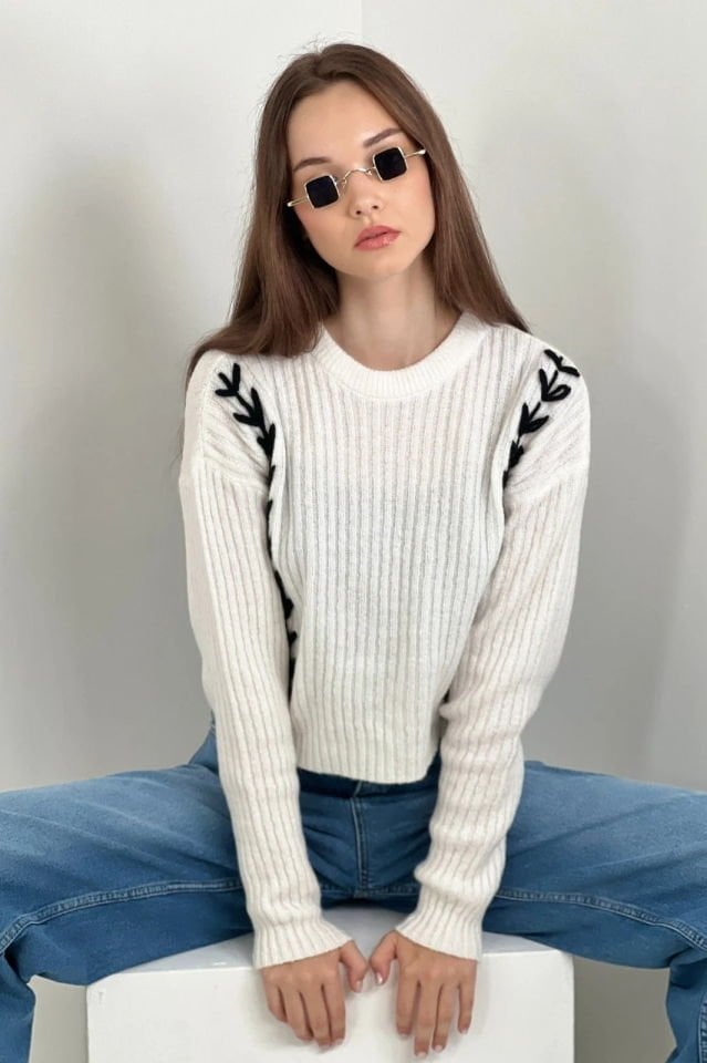 Miss Poem Önü Sarmaşık El İşlemeli Kazak  - Ekru