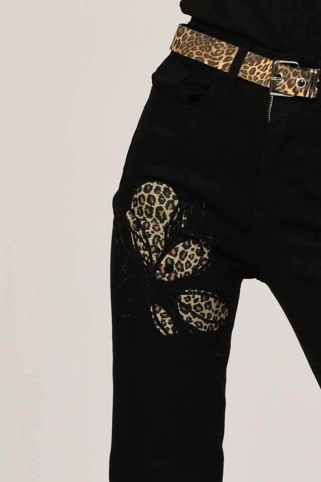 WhatsUp Yüksek Bel Taş ve Leopar Desen Detaylı Mom Jean