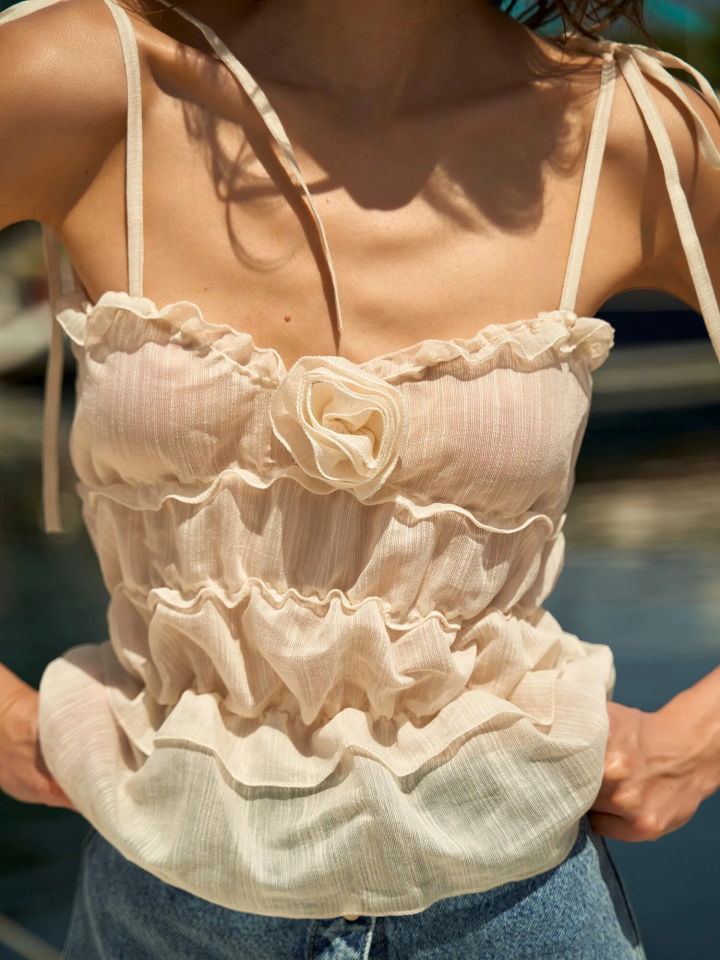 Lefon Gül Detaylı Askılı Bluz  - Krem