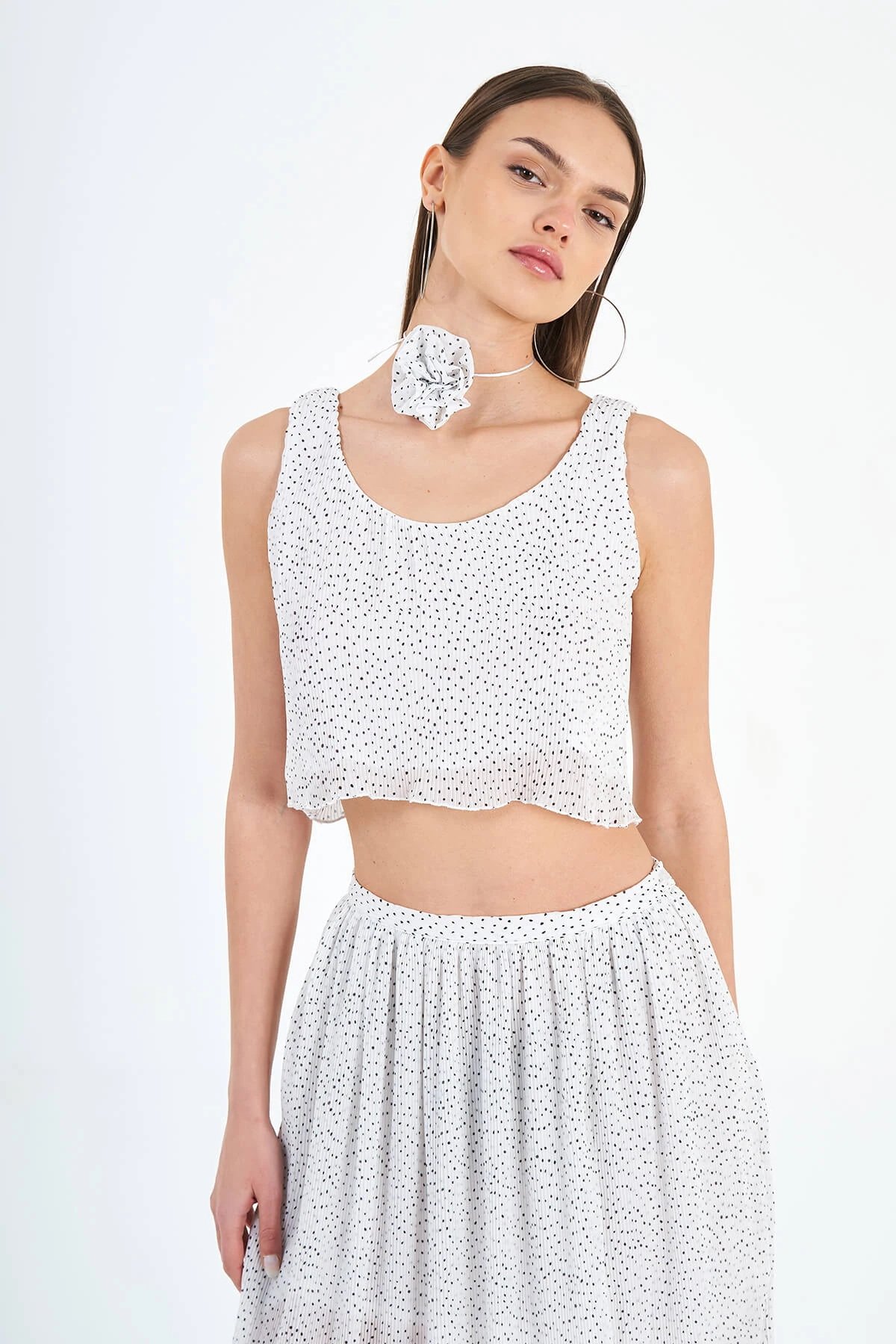 Lefon Gül Detaylı Puantiyeli Şifon Bluz  - Beyaz