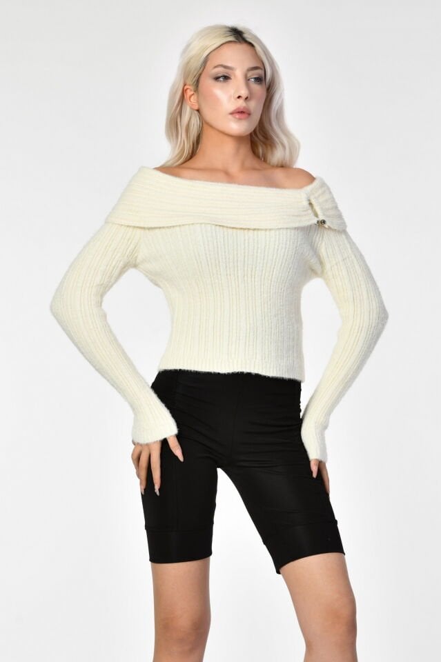 Lefon Madonna Yaka Demir Detaylı Kazak  - Krem