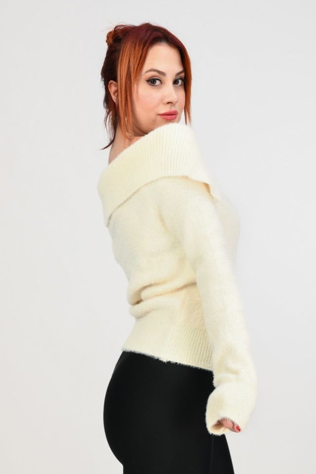 Lefon Devrik Yaka Peluş Kazak  - Krem