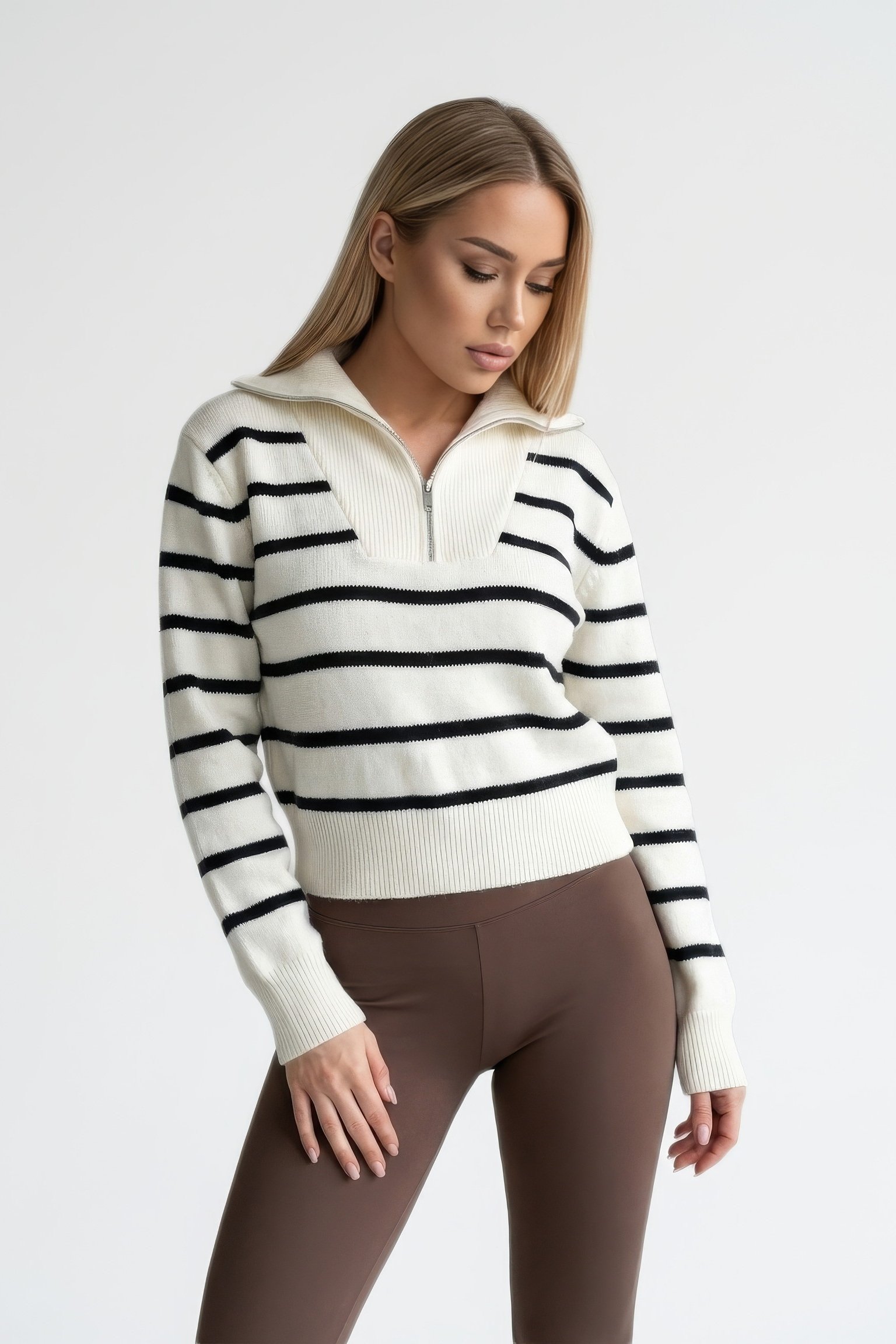 Quzu Yakası Fermuarlı Çizgili Triko Kazak  - Beyaz